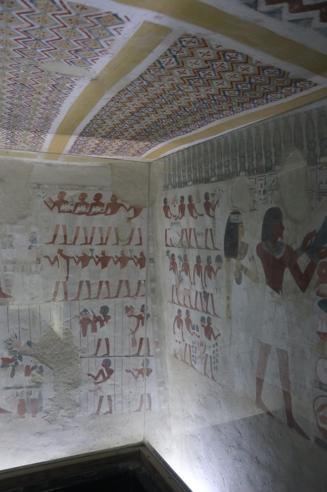 رميم مقابر بالاقصر