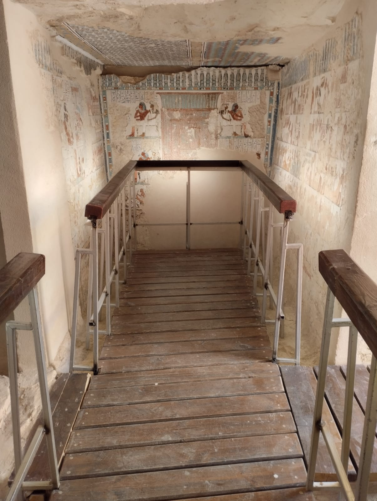 رميم مقابر بالاقصر