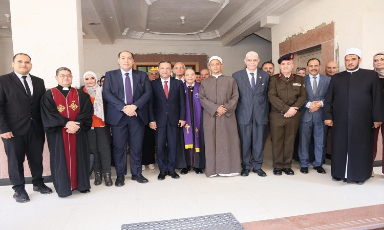 محافظ المنوفية يزورمقرالكنيسةالإنجيلية لتقديم التهنئة بعيد القيامة الم