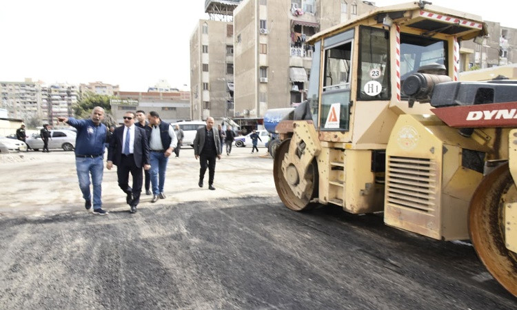 محافظ بورسعيد يتفقد منطقة التصنيع بالضواحي ويشددعلى الانتهاء من أعمال