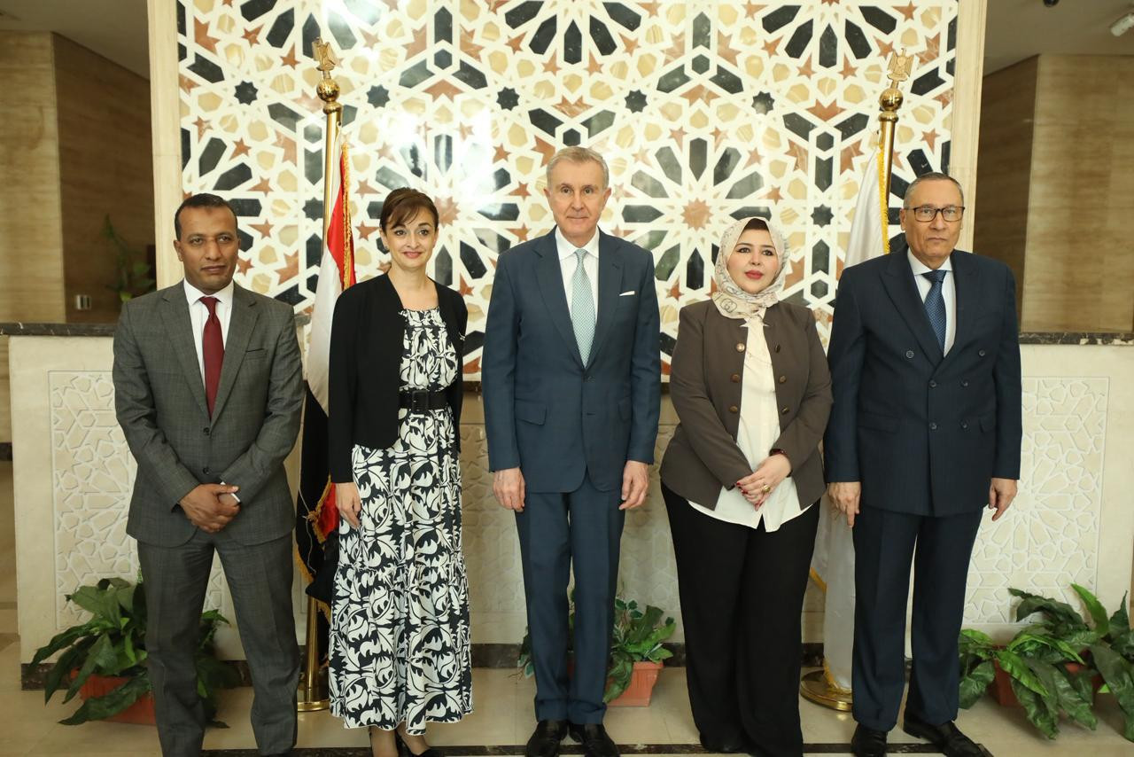 أمير رومانيا يتفقد أروقة الجامع الأزهر