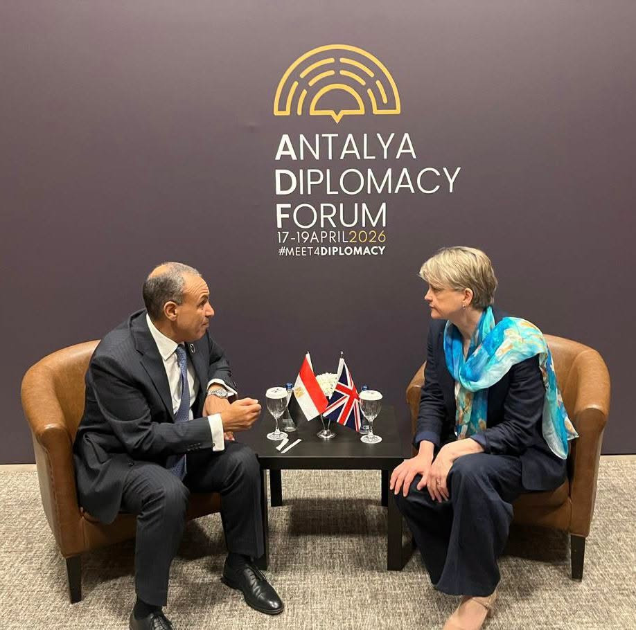 وزير الخارجية ونظيرته البريطانية