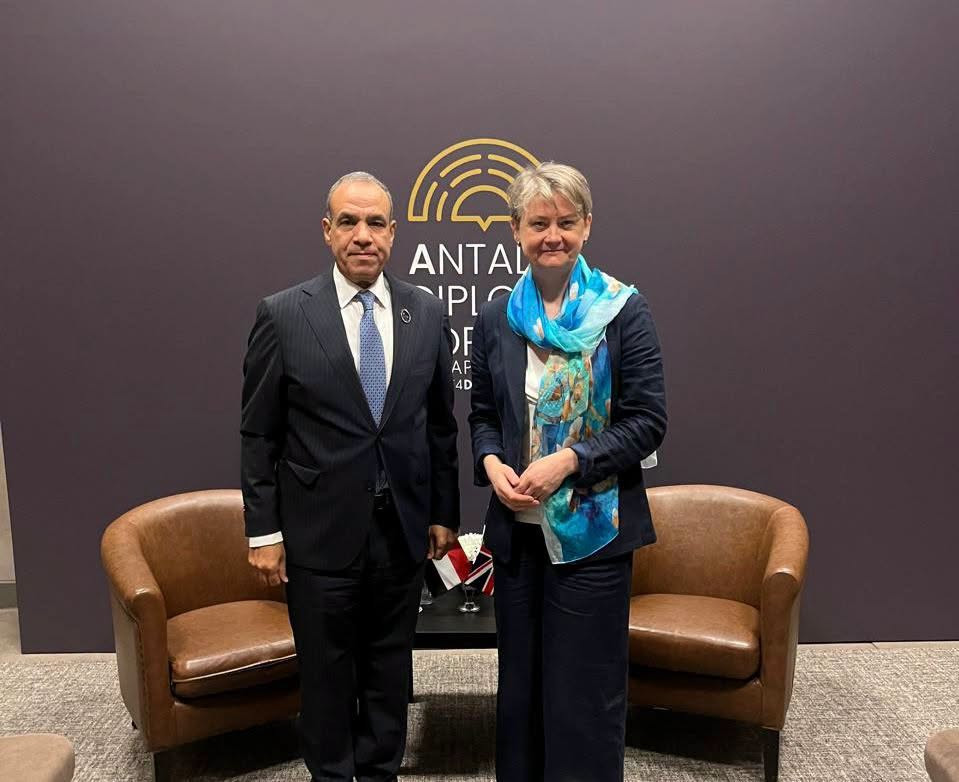 وزير الخارجية ونظيرته البريطانية