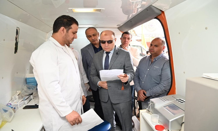 محافظ الغربية يتفقد القافلة الطبية الشاملة بقرية شقرف