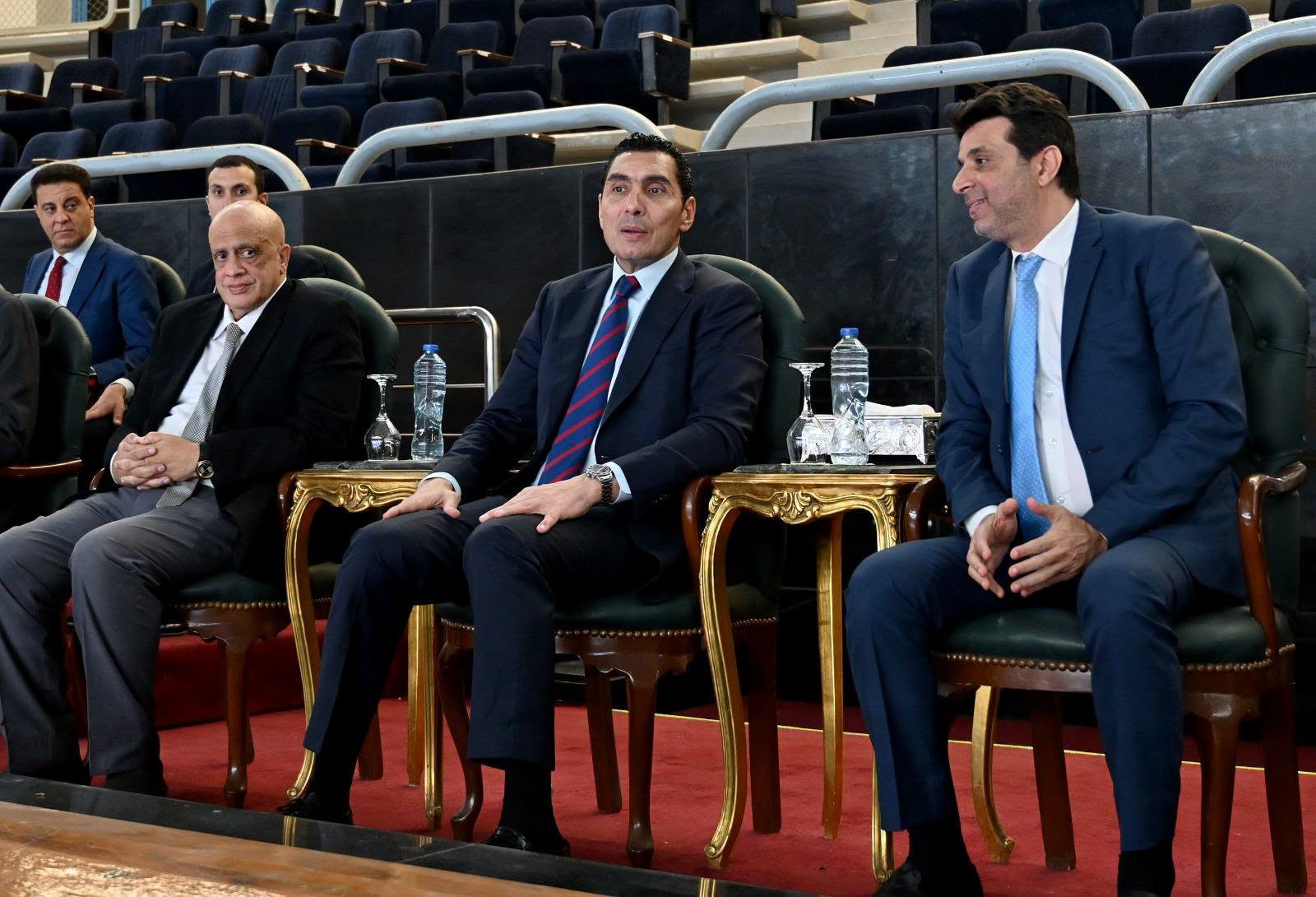 وزير الشباب والرياضة