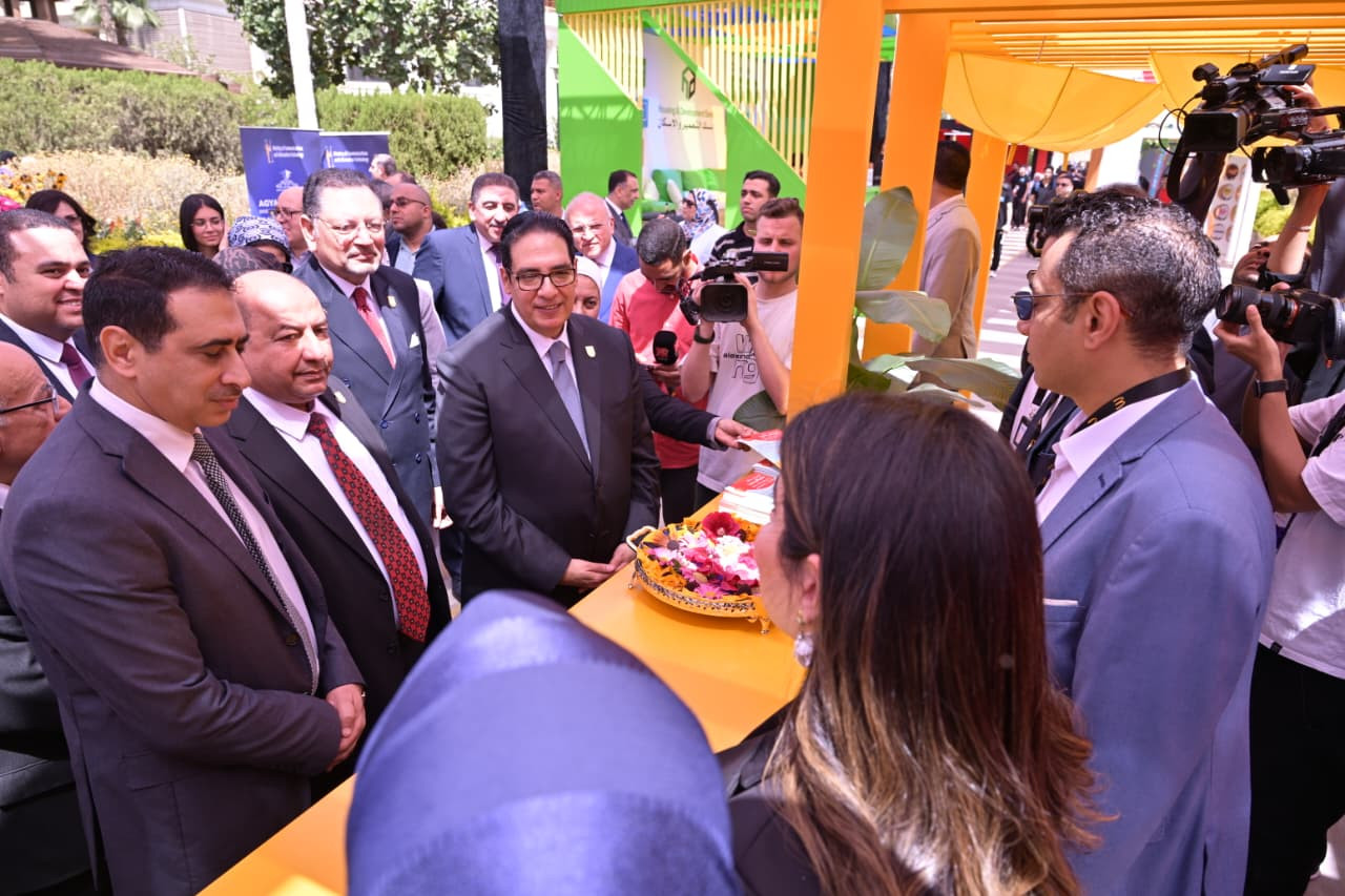 رئيس جامعة القاهرة