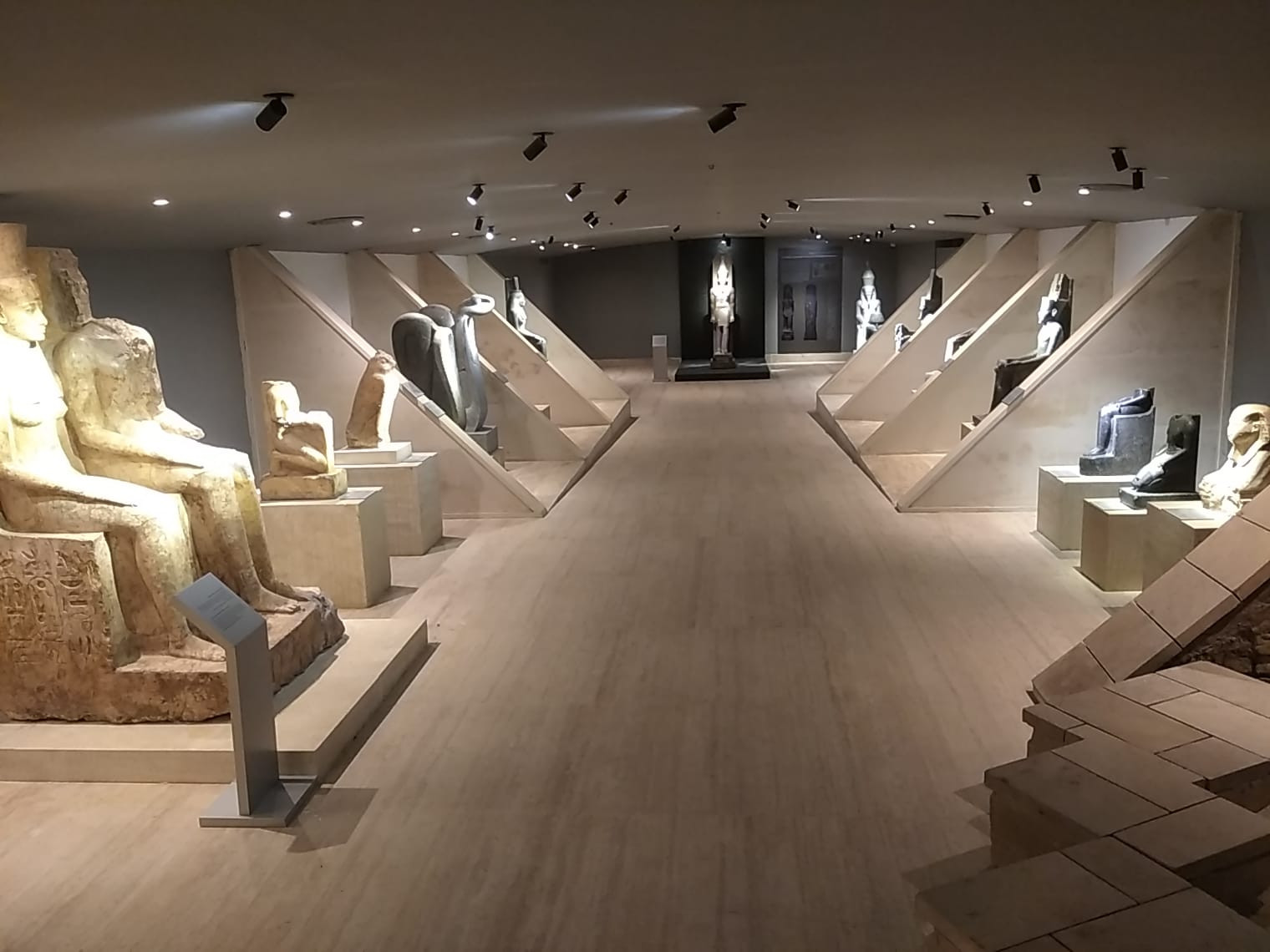 خبيئة معبد الأقصر