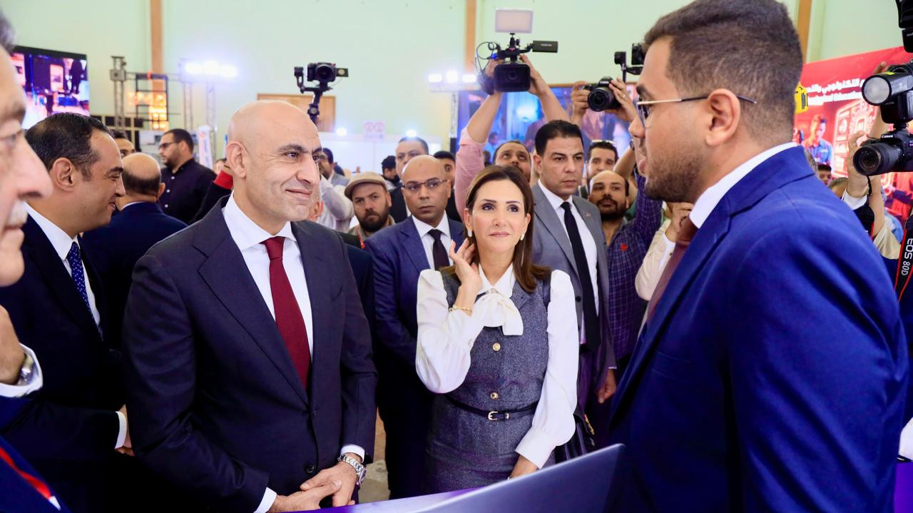 صور.. عبد اللطيف