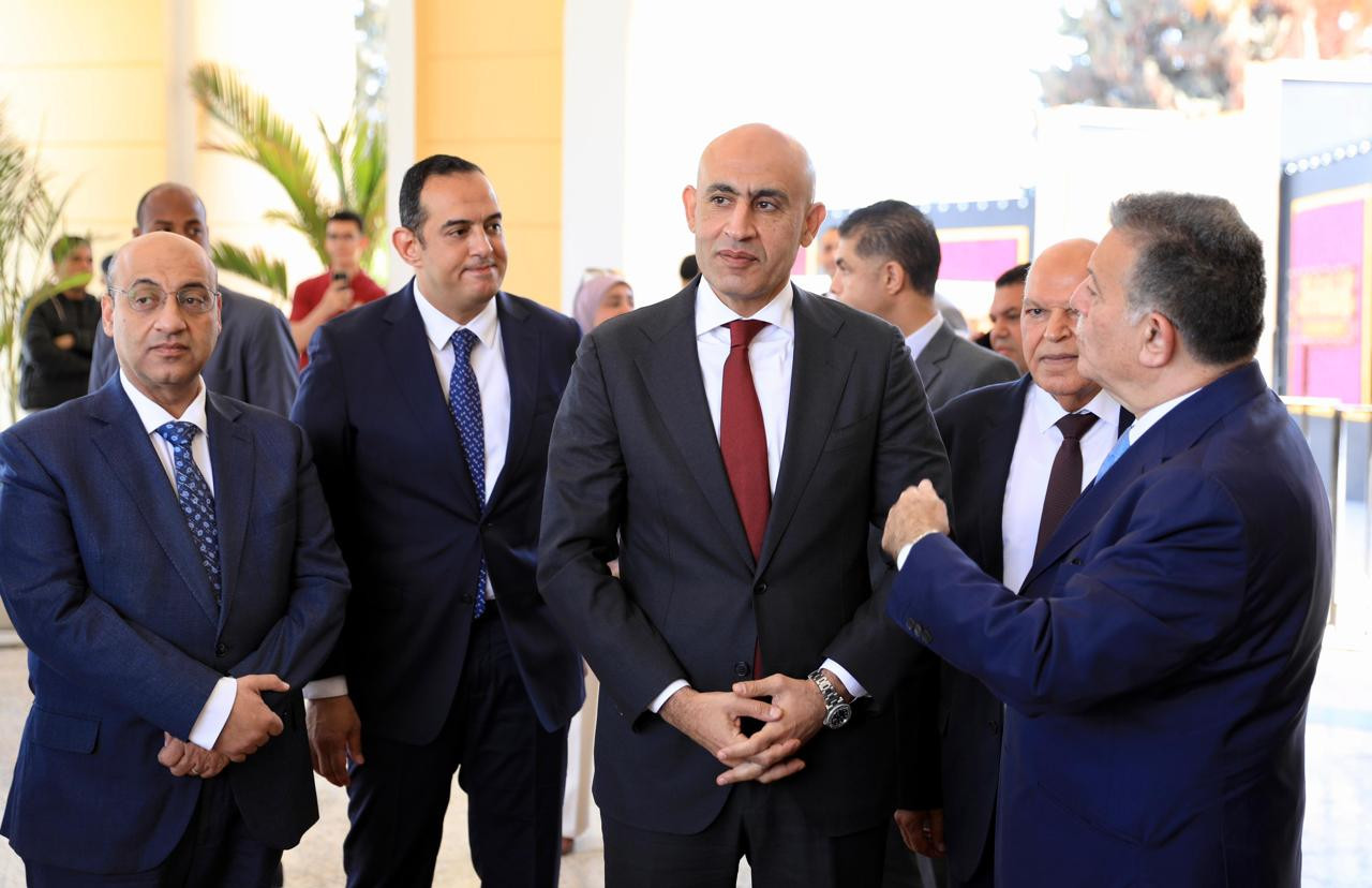 صور.. عبد اللطيف