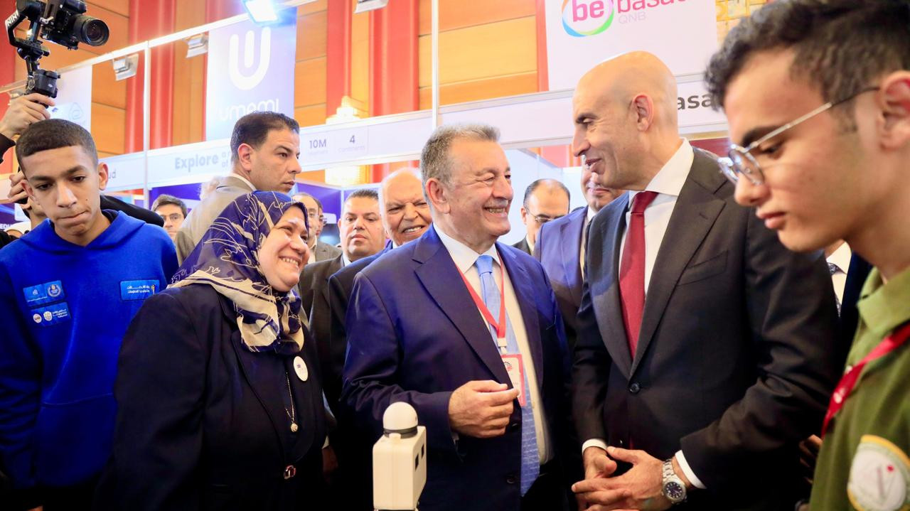 صور.. عبد اللطيف