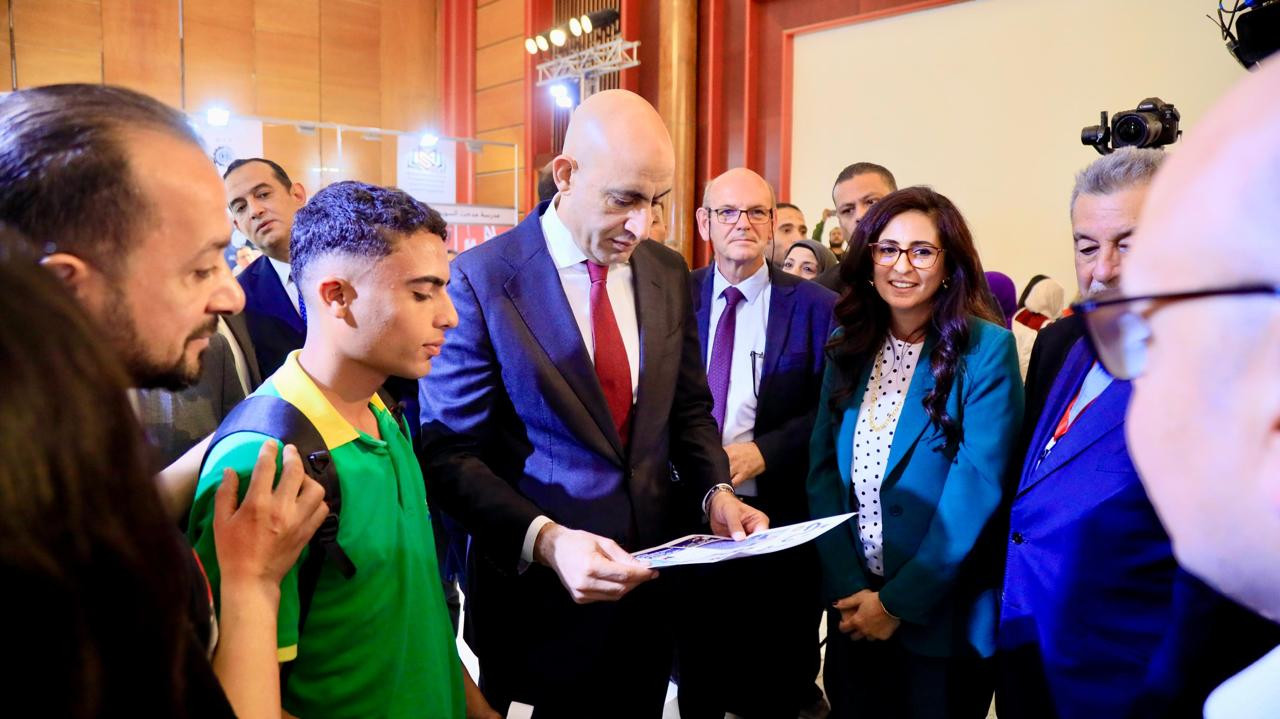 صور.. عبد اللطيف