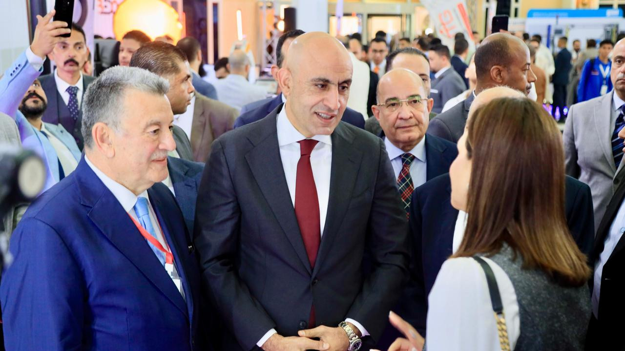 صور.. عبد اللطيف