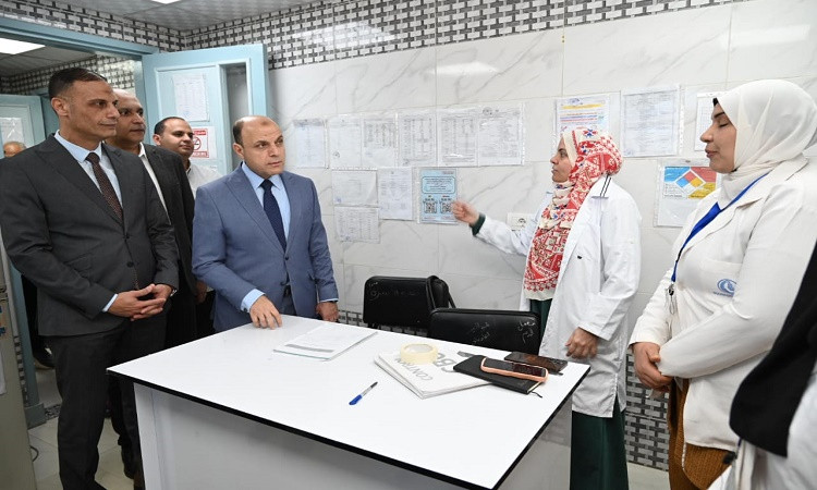 محافظ الغربية يتفقد مركز الرعاية الصحية الأولية بقرية بنا أبو صير