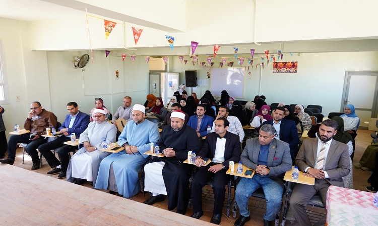 محافظ مطروح يشارك بندوة 