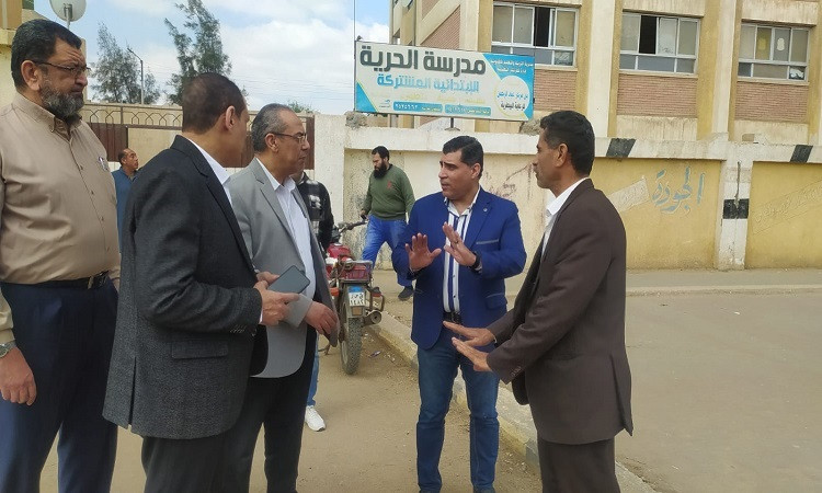مدير تعليم القليوبية يتفقد عدد من مدارس كفر شكر