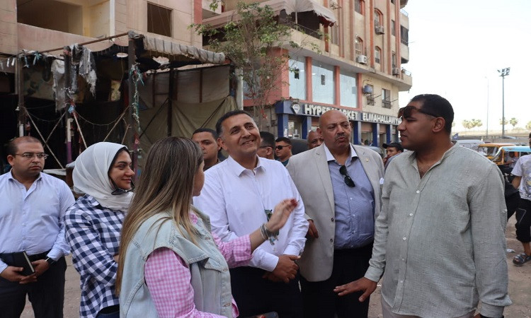 محافظ القليوبية يبحث تقنين أوضاع محلات بيع البلاستيك بمنطقة مسطرد