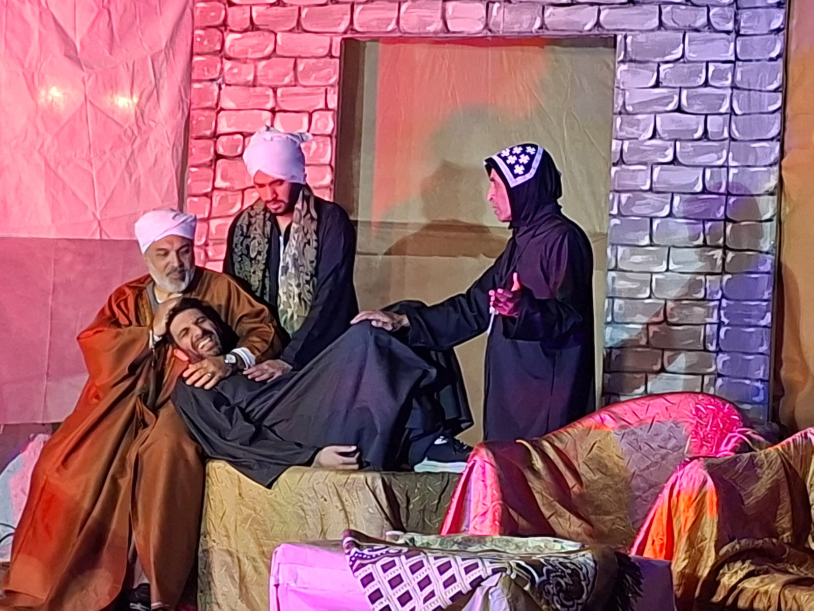 عرض خالتي صفية والدير المسرحي