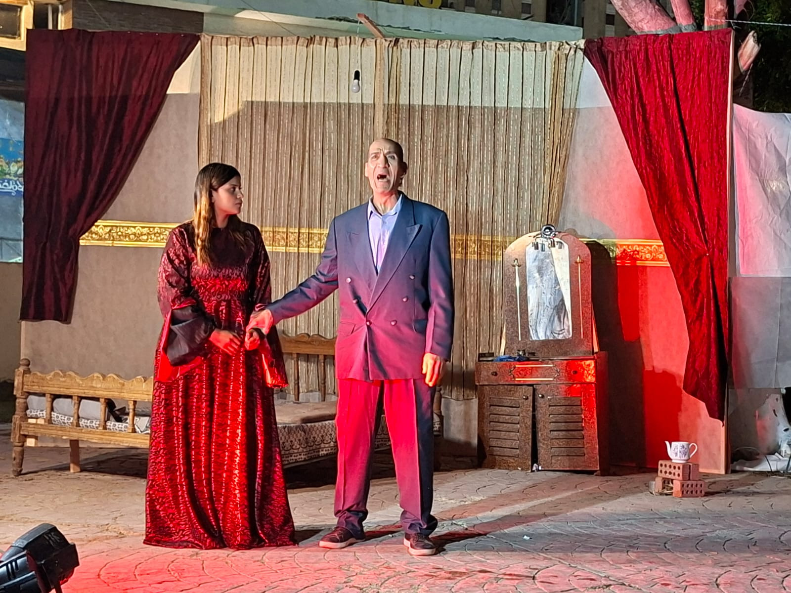 عرض خالتي صفية والدير المسرحي