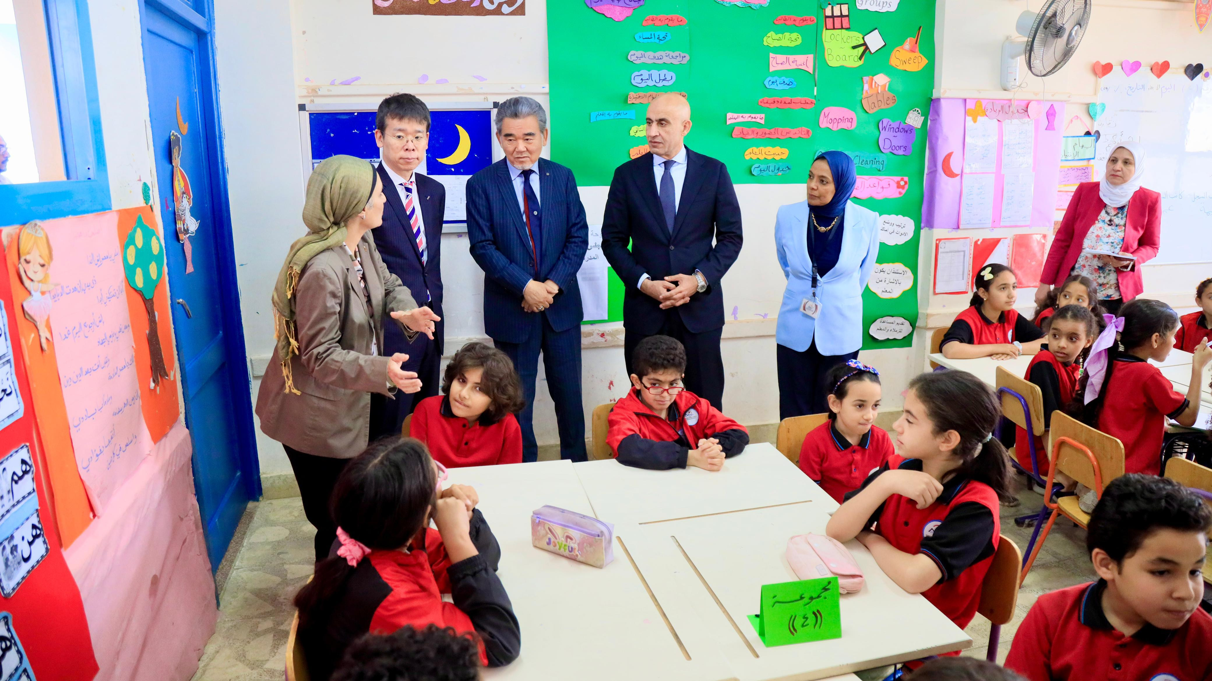 صور..وزير التعليم ورئيسي جامعة هيروشيما يتفقدون المدرسة المصرية اليابانية
