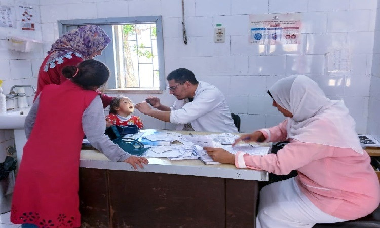 توقيع الكشف الطبي على 284 مواطن بالمجان في مختلف التخصصات بالبحيرة