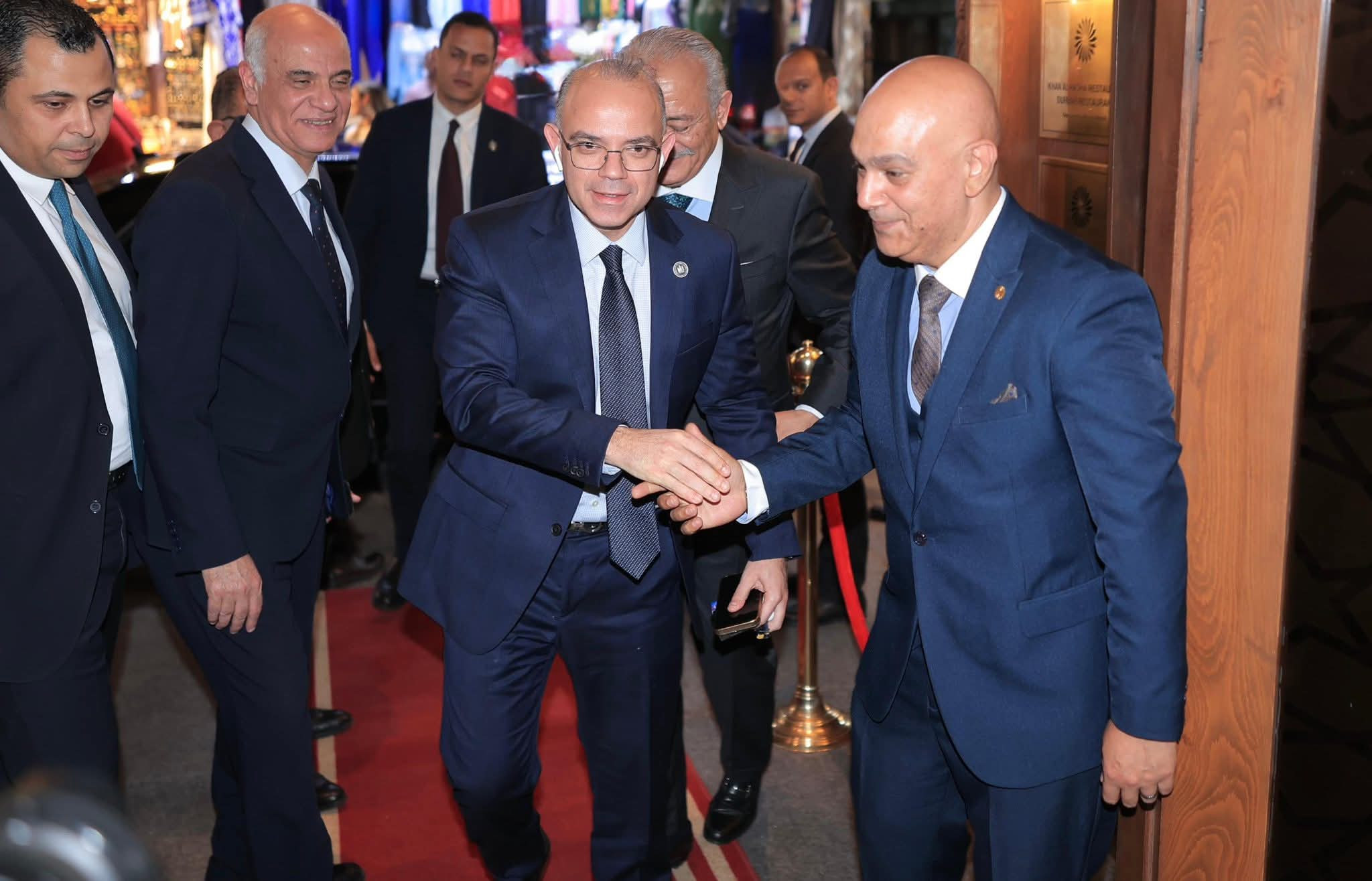 القابضة للسياحة والفنادق