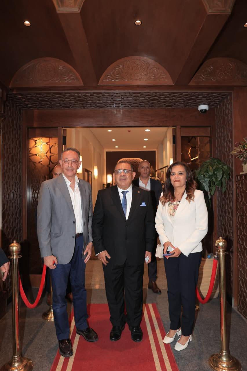 القابضة للسياحة والفنادق