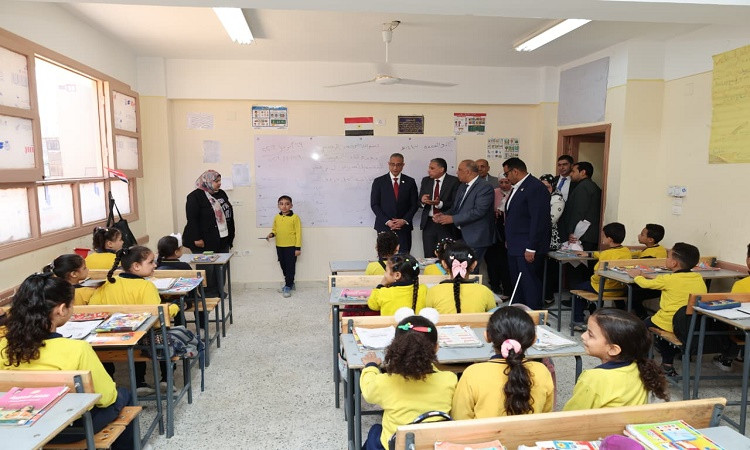 محافظ الجيزة يفتتح مدرستين في إمبابة بإجمالي 52 فصلًا دراسيًا