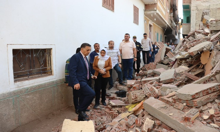 محافظ القليوبية يتفقد موقع انهيار منزل بقرية كفر الحمام ويوجه بتوفير س