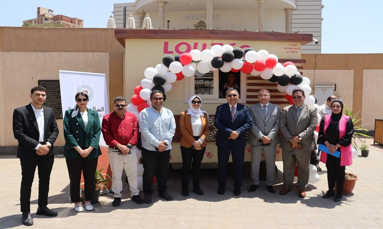 محافظ القليوبية يُسلّم عربة طعام متنقلة لشابين من خريجي مؤسسة البنين ب