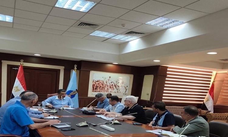 محافظ البحر الأحمر يترأس اجتماعًا موسعًا لإحياء ملف الإسكان الاجتماعي