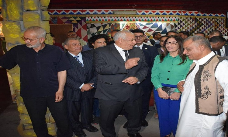 وزيرة الثقافة