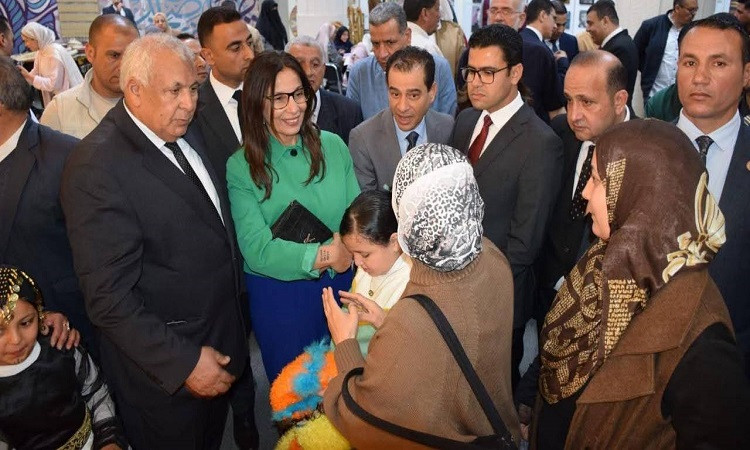 وزيرة الثقافة