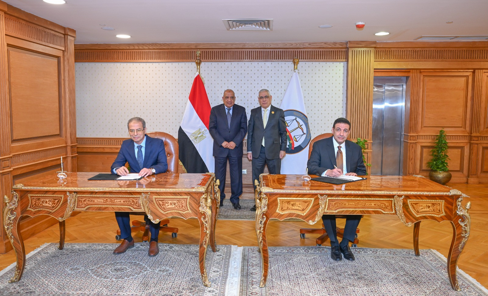 النائب العام ووزير الكهرباء