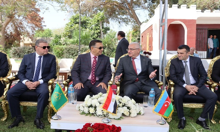 محافظ القليوبية يستقبل سفير أذربيجان بالقناطر الخيرية