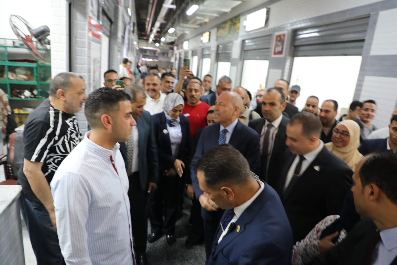 الوزير يتفقد الخط الثاني للقطار السريع