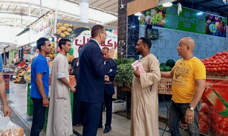 حماية المستهلك بالبحر الأحمر يتابع ضبط الأسعار والشهادات الصحية بمجمع