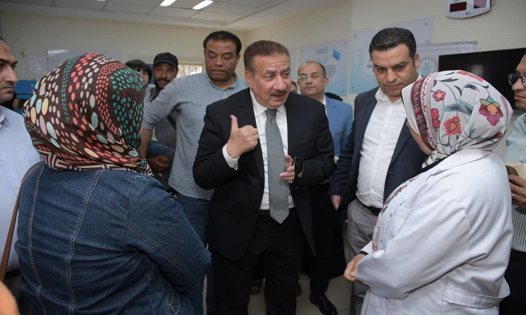 محافظ بورسعيد يوجه بإلغاء قوائم الانتظار ومنع التكدس داخل مركز طب الجو