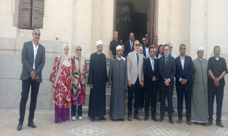 جولة سياحية للسفير الكندي وسط معالم اسيوط