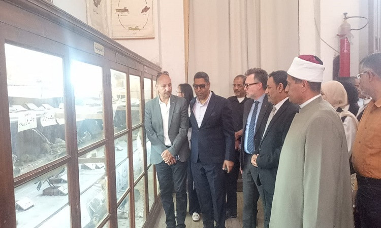 جولة سياحية للسفير الكندي وسط معالم اسيوط