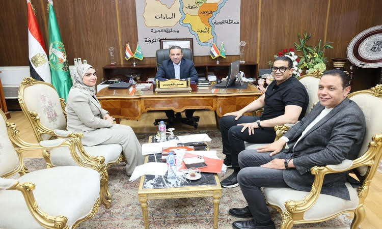 محافظ المنوفية يبحث مطالب المواطنين ودعم جهود التنمية