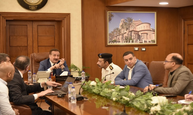 محافظ بورسعيد يبحث مقترحات تخطيط الشوارع الرئيسية مروريا&nbsp;