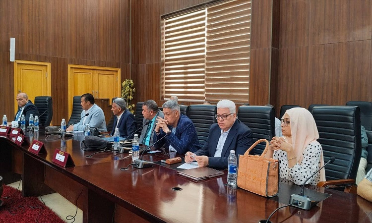 نائب محافظ البحر الأحمر والسكرتير العام يبحثان آليات تسريع ملفات التصا