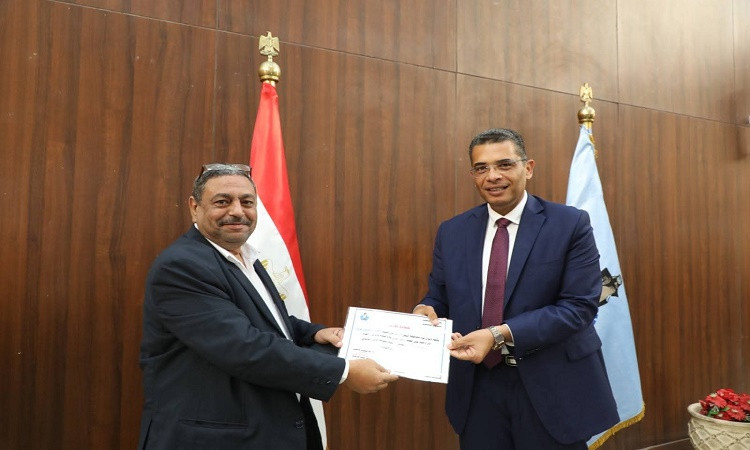 محافظ البحر الأحمر يوجّه برفع الجاهزية القصوى لاستقبال عيد الأضحى المب