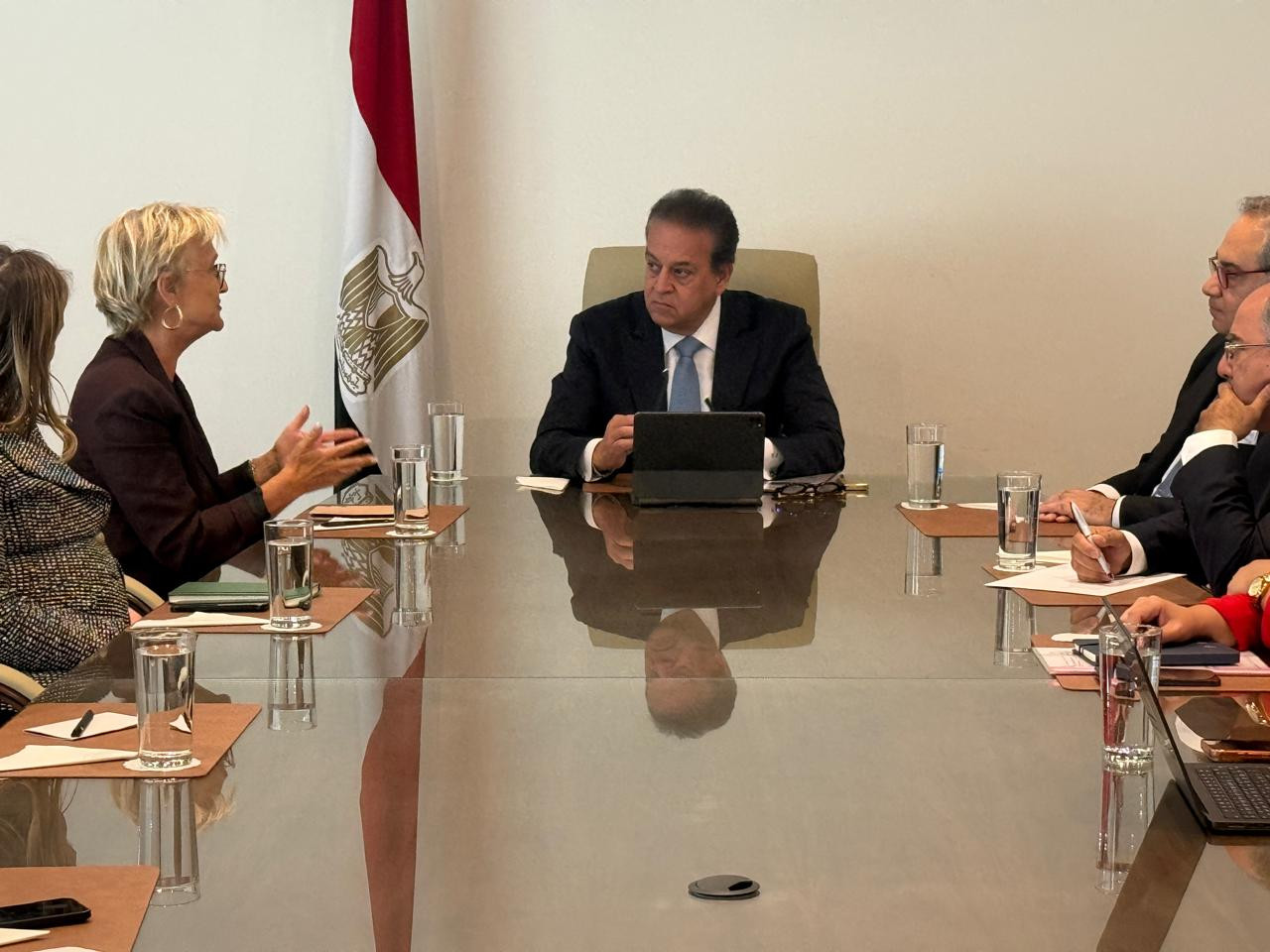 وزير الصحة يبحث مع نوفارتس وباير تعزيز صحة القلب في مصر