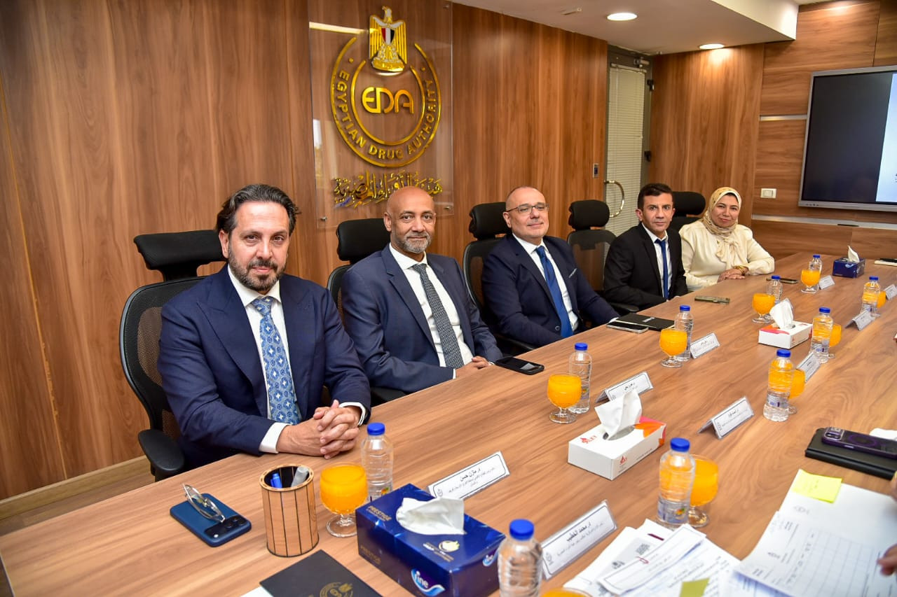 الغمراوي يبحث مع ممثلي شركة أبوت دعم الاستثمار الدوائي وتوطين الصناعات