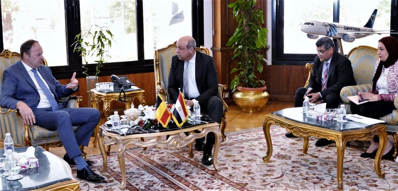 وزير الطيران يبحث مع سفير بلجيكا