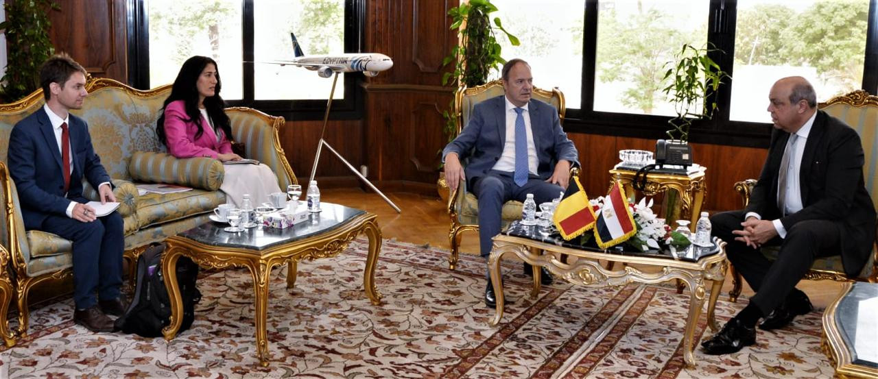وزير الطيران يبحث مع سفير بلجيكا