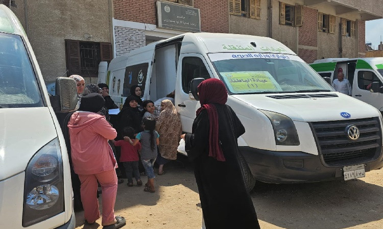 محافظ الغربية يتابع القافلة الطبية بصفط تراب ويعلن تقديم الخدمة لـ2370