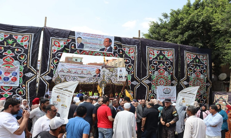 محافظ القليوبية يفتتح معرضاً لبيع الخضار واللحوم بالقناطر الخيرية