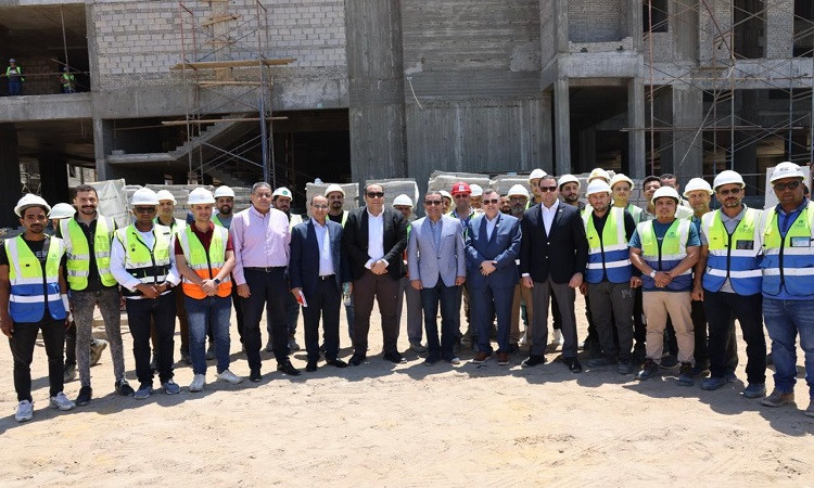 محافظ المنوفية ووزير التخطيط يتفقدان مشروعات مبادرة 